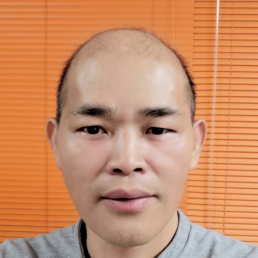 德爱的照片
