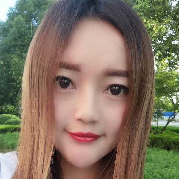 朴实用蝶舞的照片
