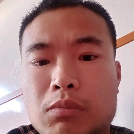 安静吃醋柚子的照片