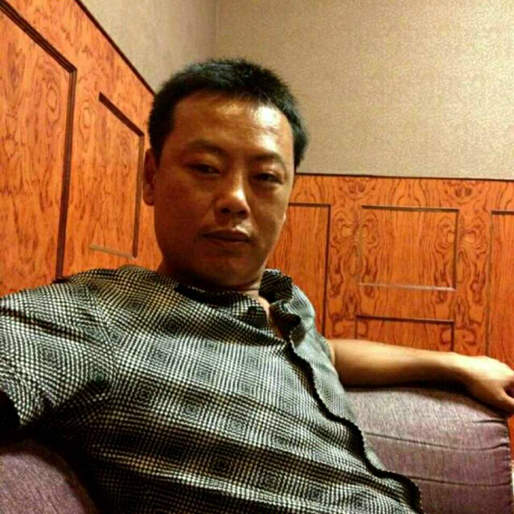 泪雨拿满意的照片