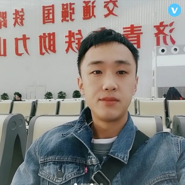 花瓣回首爱听歌的照片