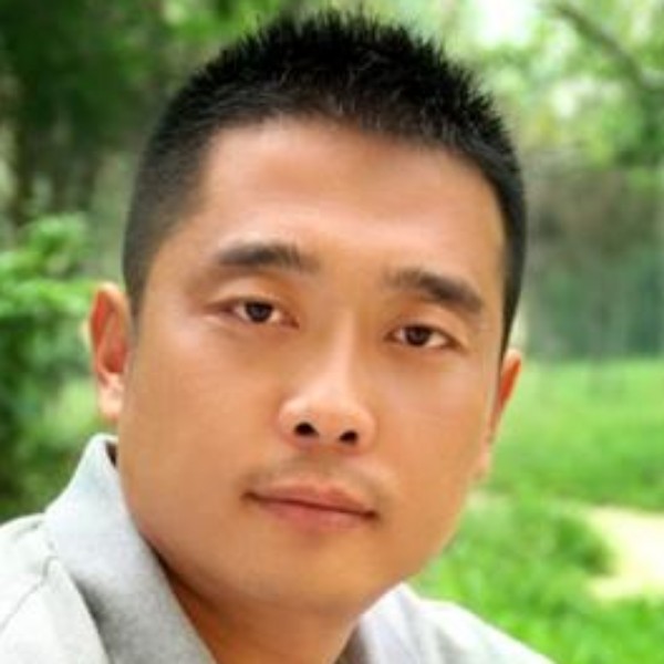 月光深拥一个人的照片