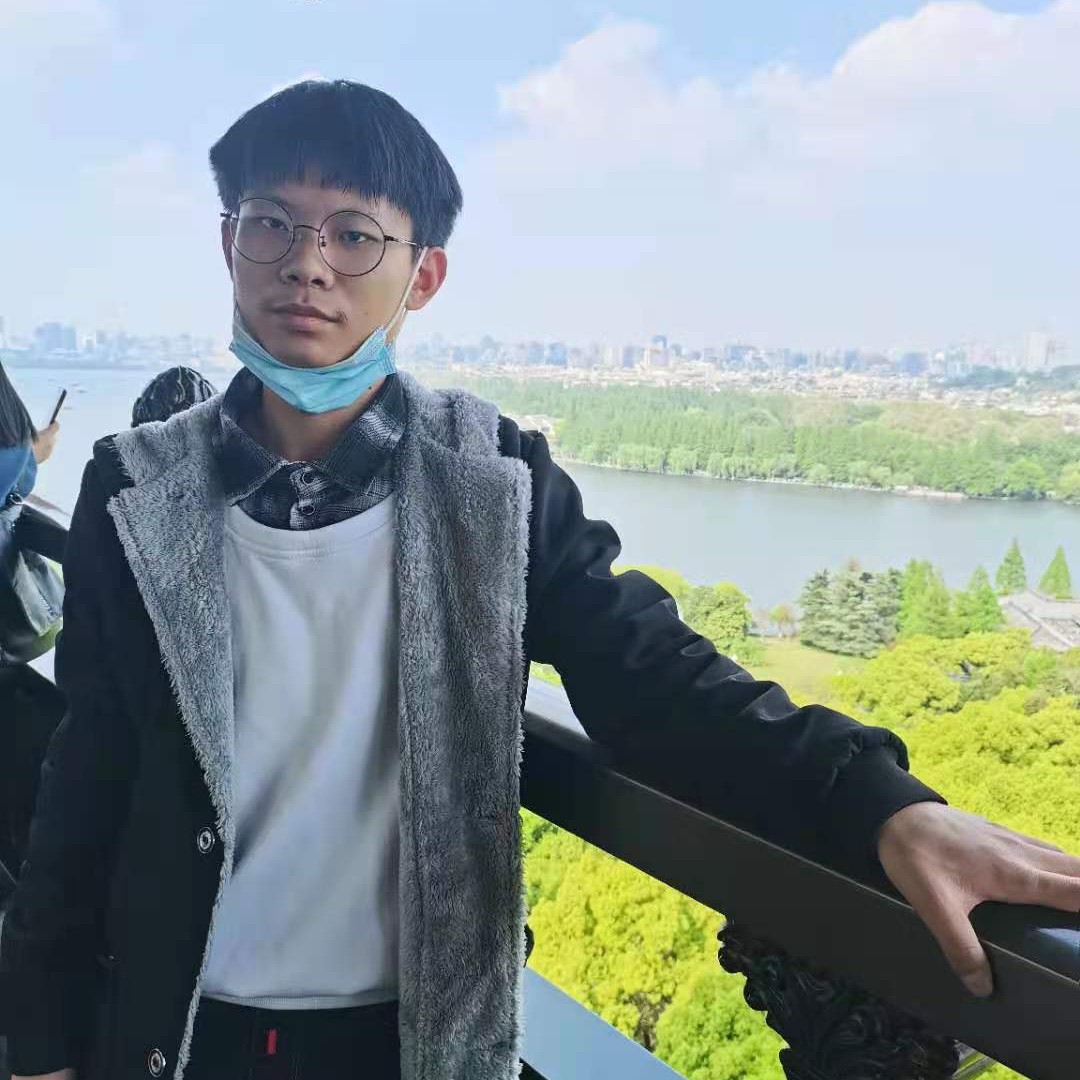 春天浅吻开心的照片