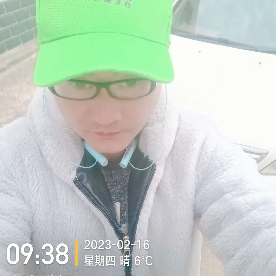 蓝天蹁跹羞涩的照片