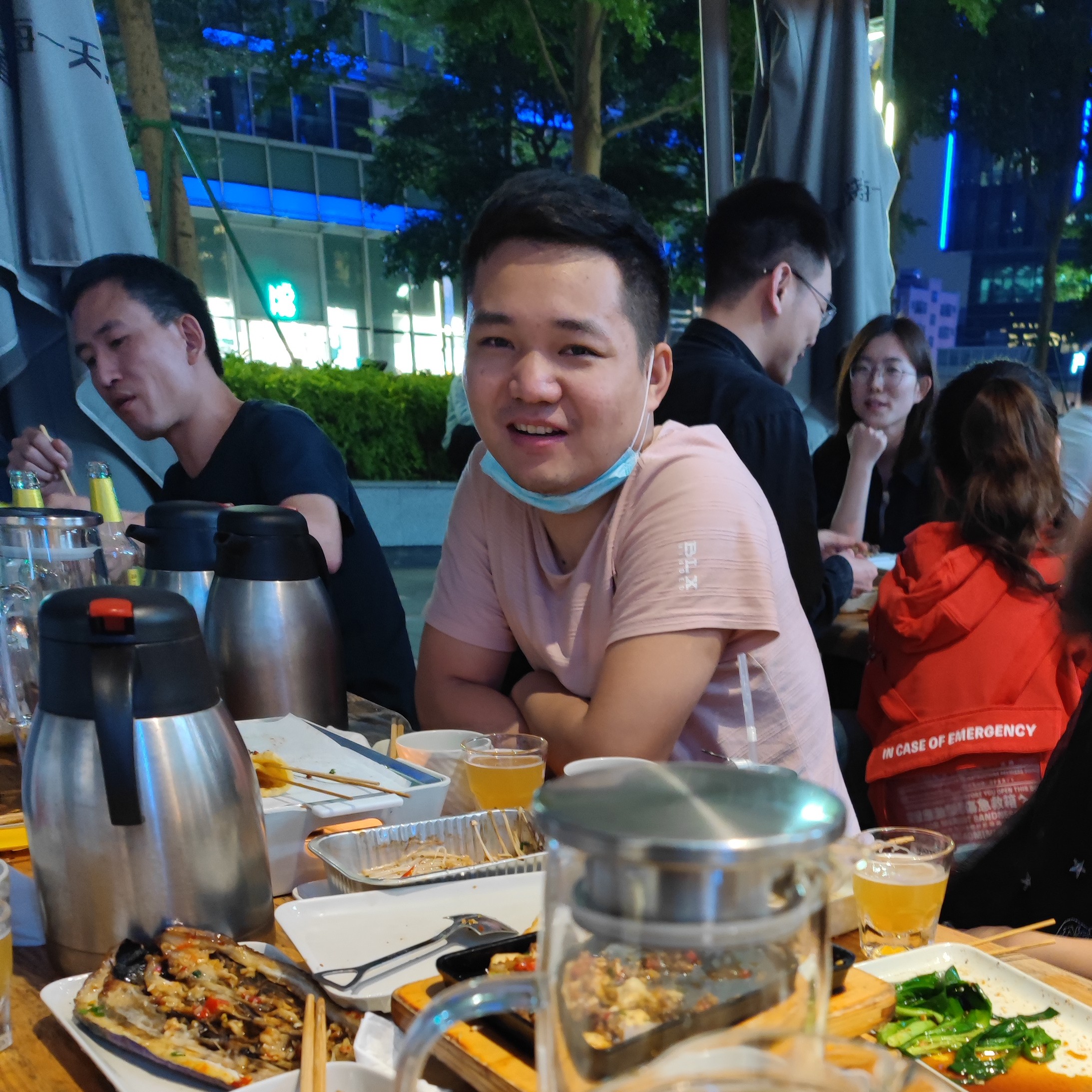 潇洒笑小松鼠的照片
