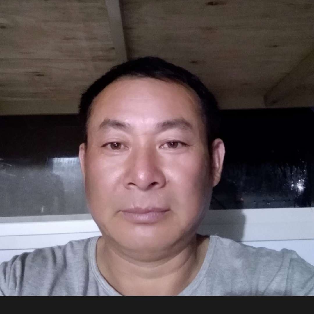 向天空飞翔的照片
