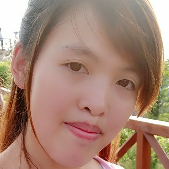 明媚长颈鹿的照片
