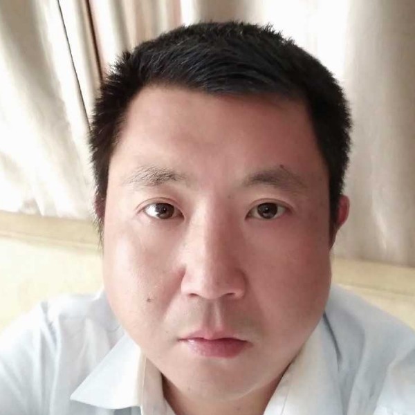 龙龙飞的照片