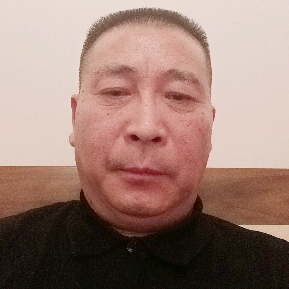 执着挽手冰淇淋的照片
