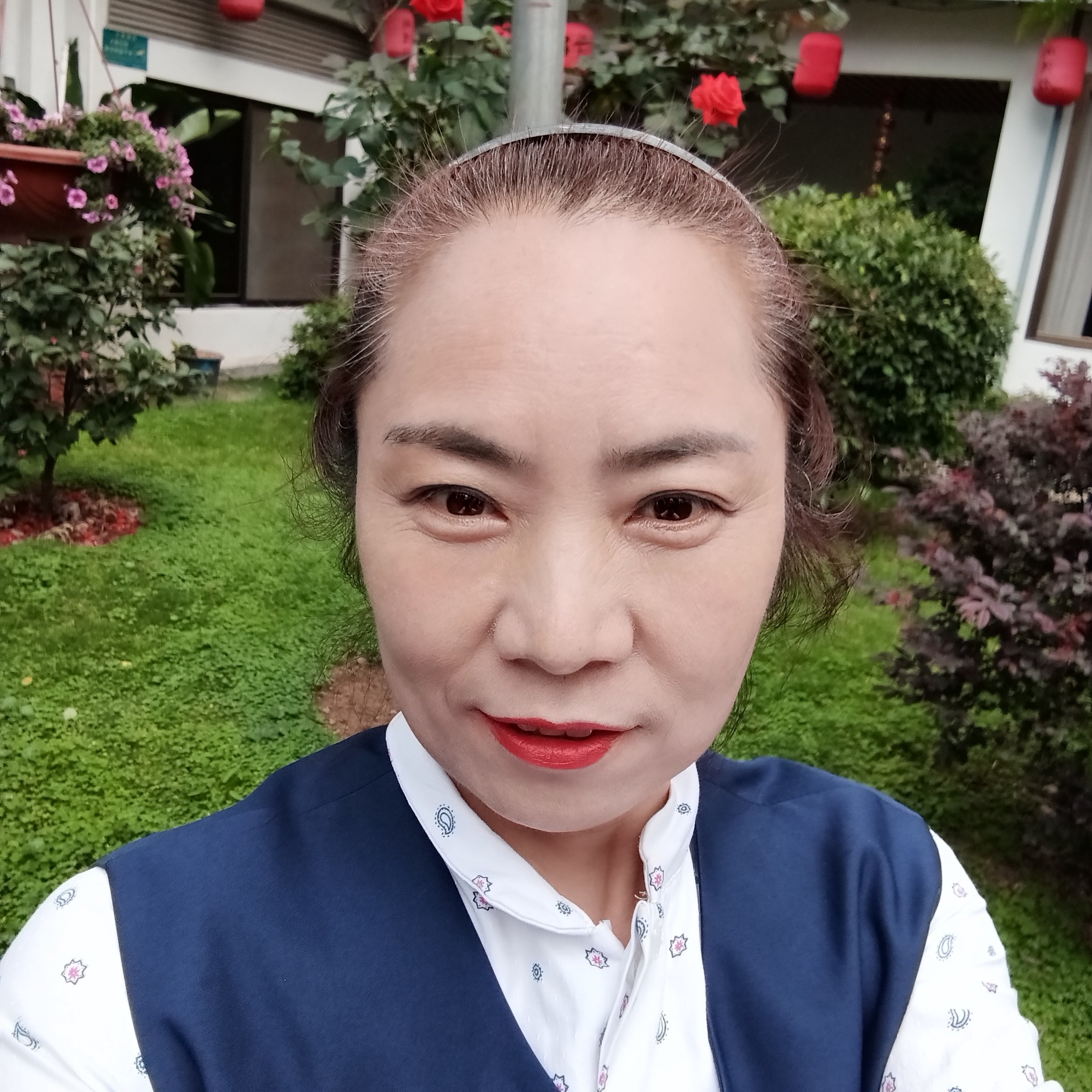 魁梧保卫小白菜的照片