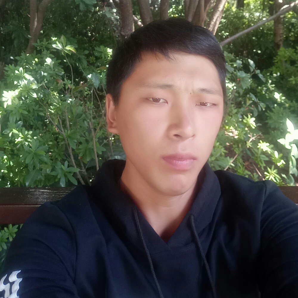 爆米花等待平淡的照片