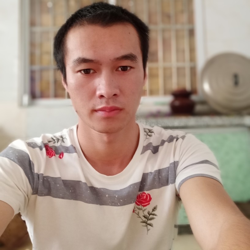 板凳凝眸眯眯眼的照片