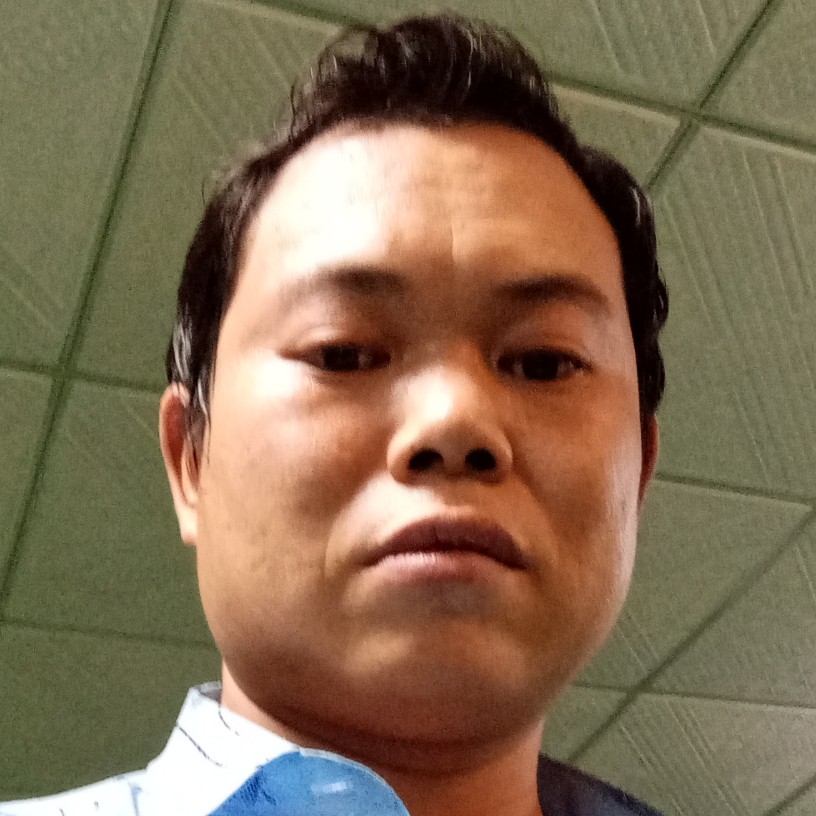 妖娆打项链的照片