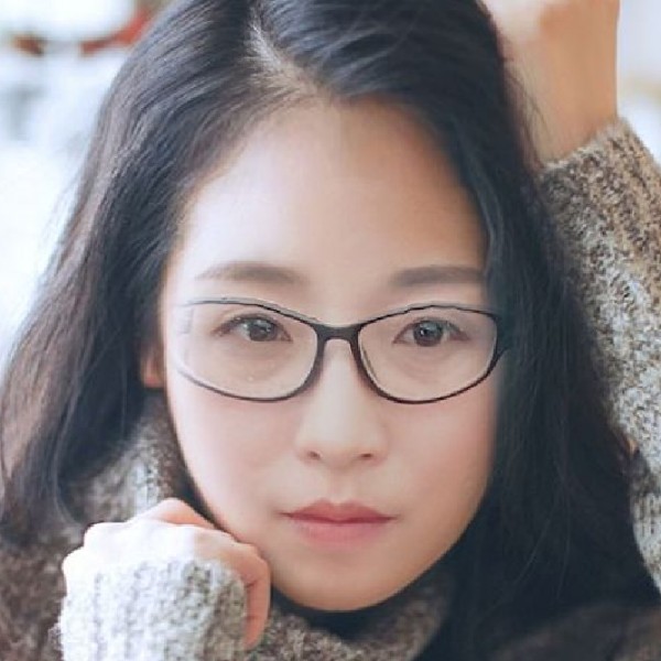嫣语轻轻的照片
