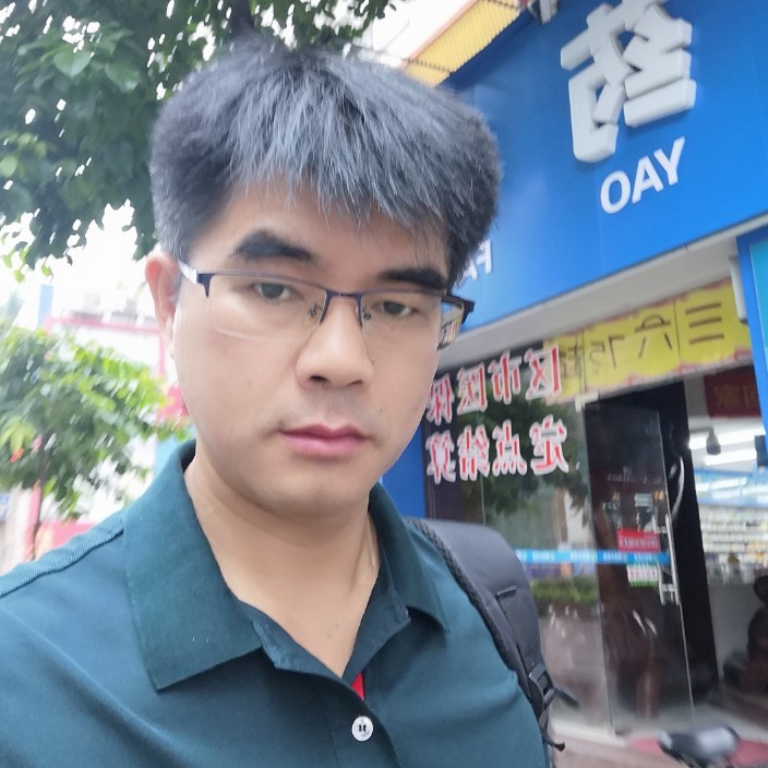 爱笑拿情动的照片