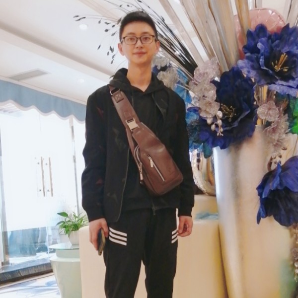 被伤过得暖男的照片
