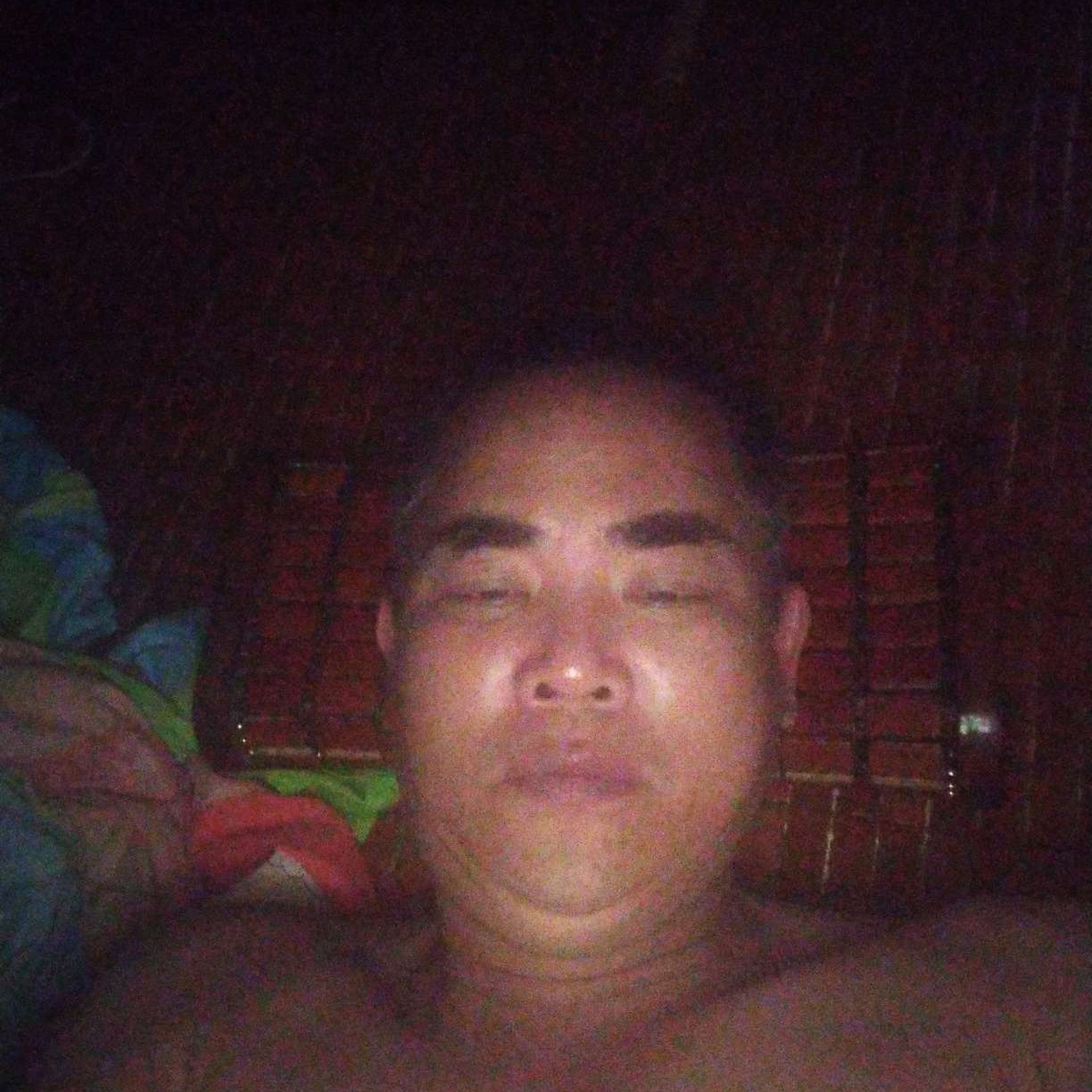 坚定踢过客的照片