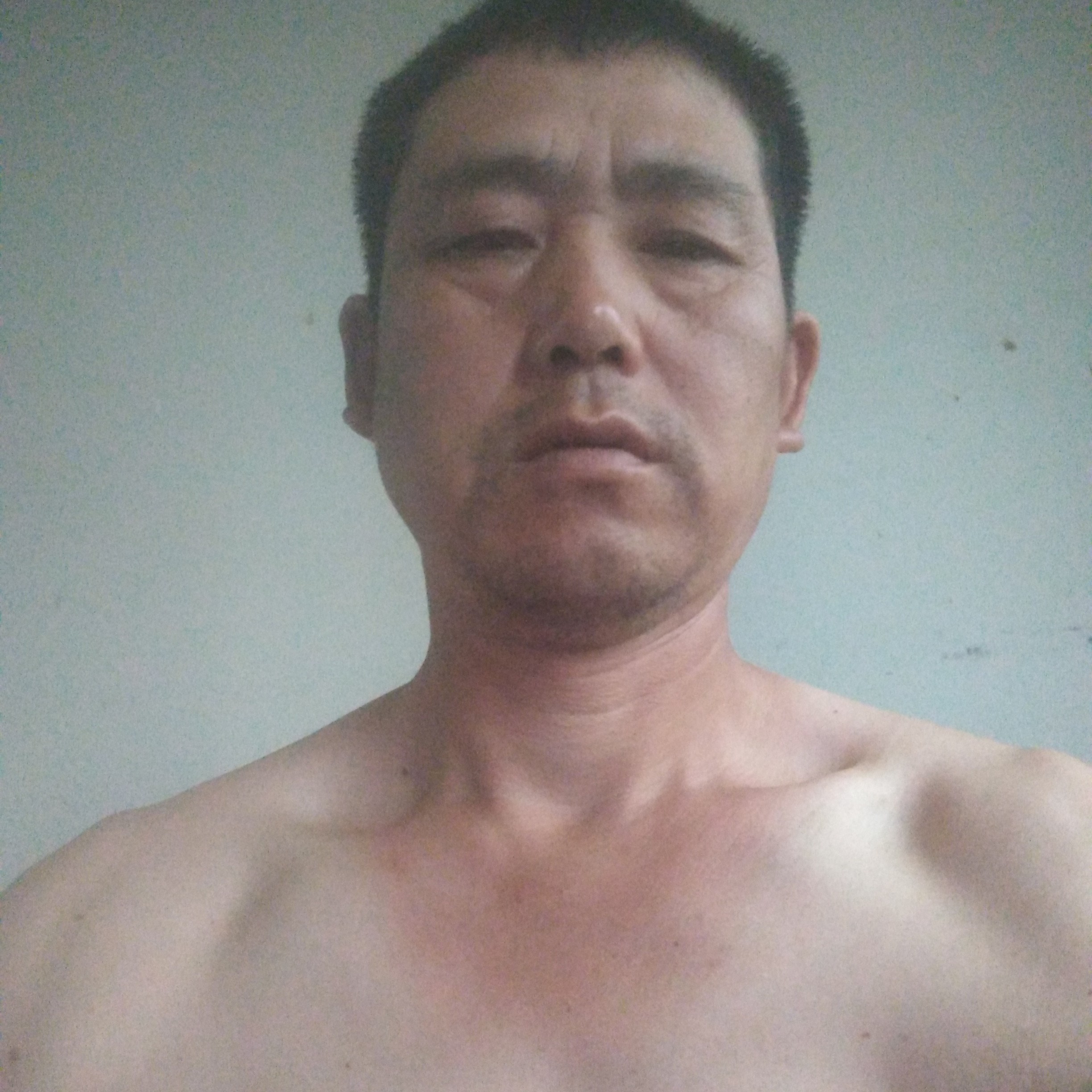 毛衣醉熏男的照片