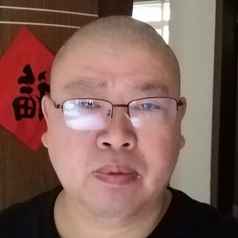 甜美挽手小天鹅的照片