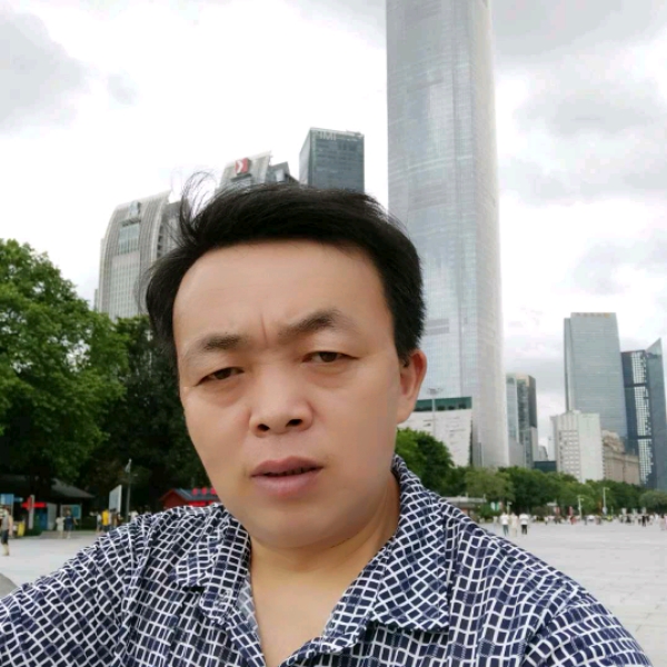 新怀广大的照片