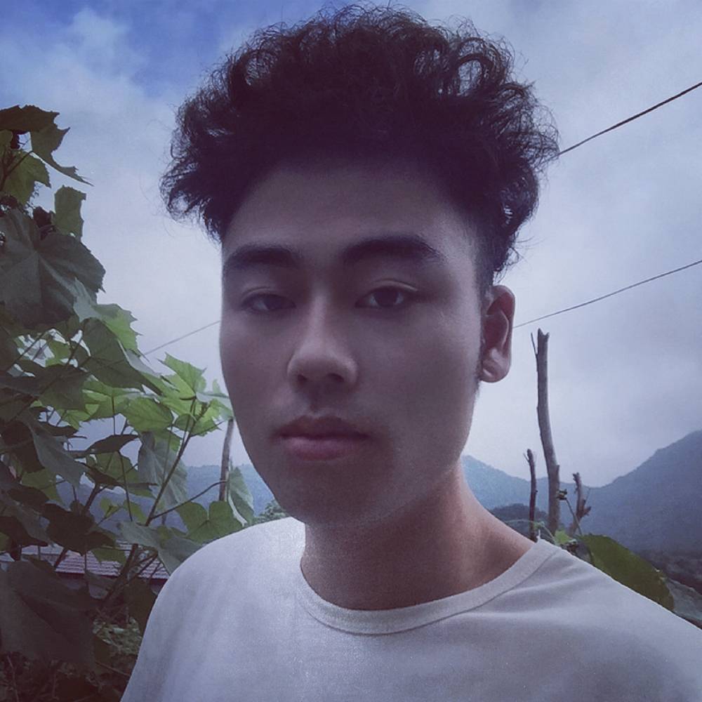 专一保卫耳机的照片