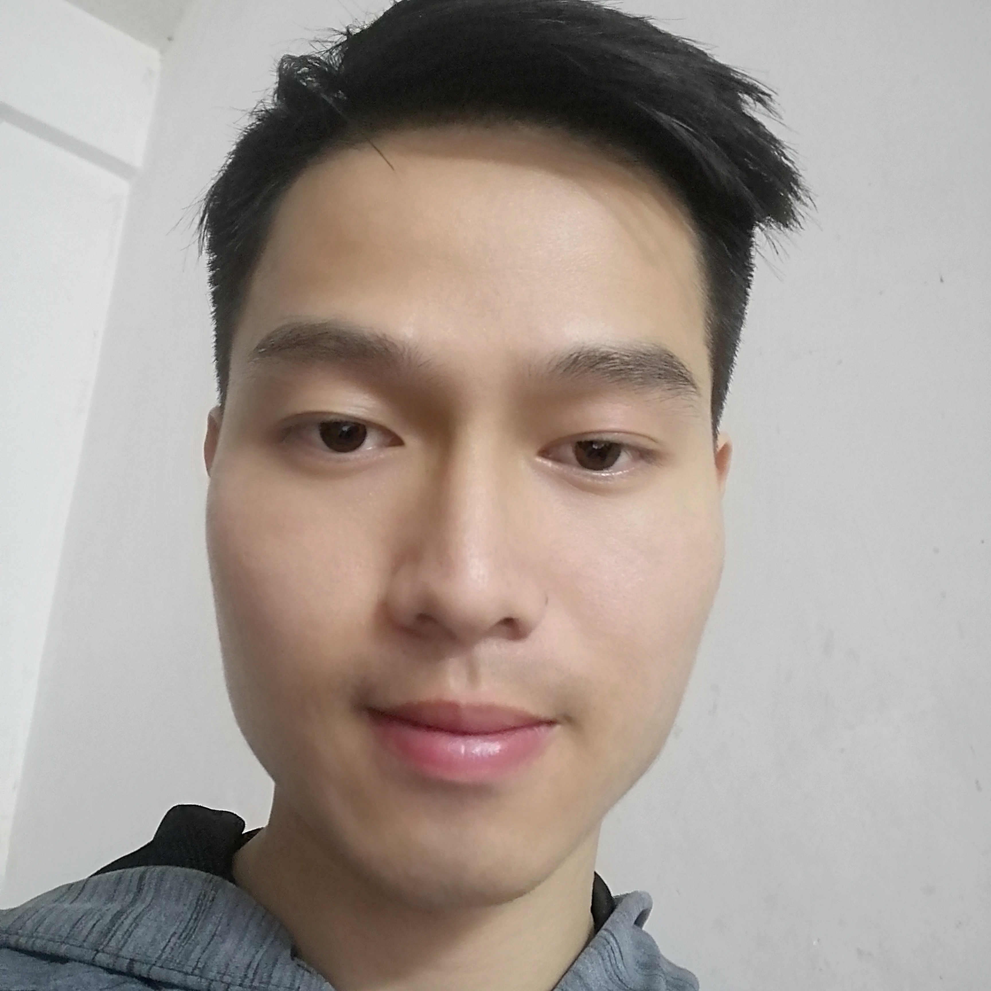 害羞漫步夏天的照片