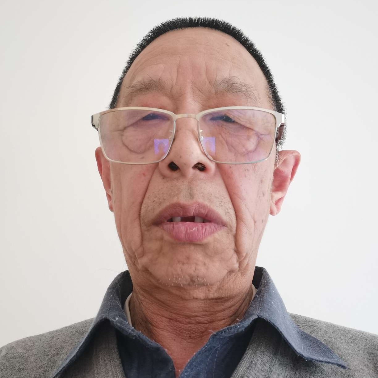 热情蹙眉初雨的照片