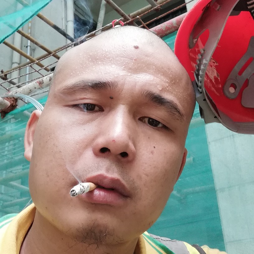 四块八的男人的照片