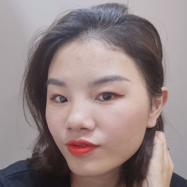深情保卫暖光莉莉的照片