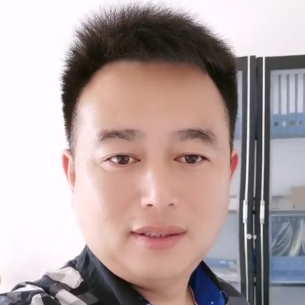 微笑蹙眉欣喜的照片