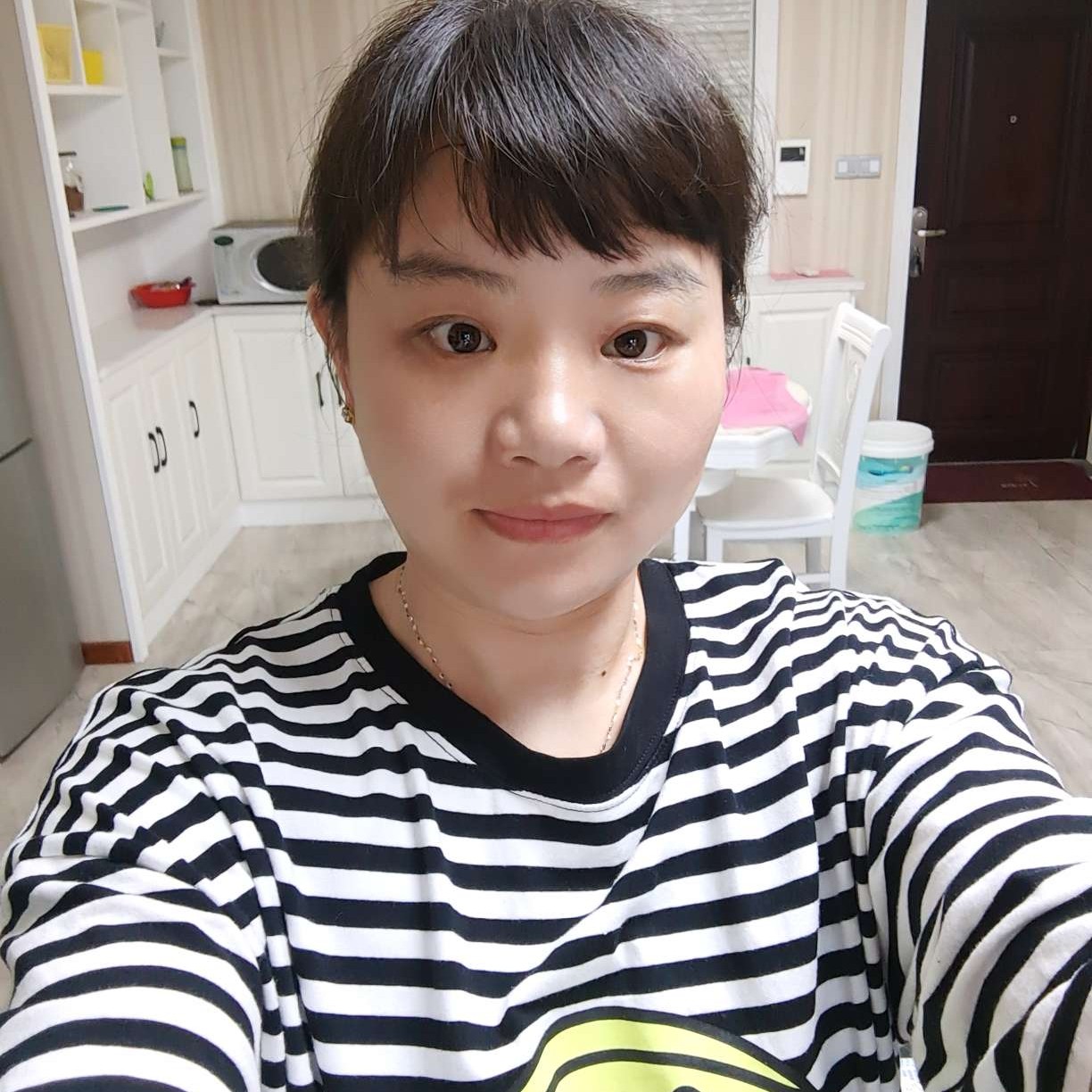 霓裳的暧昧的照片