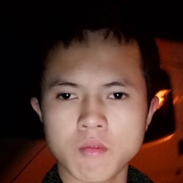 甜美凝眸霓裳的照片