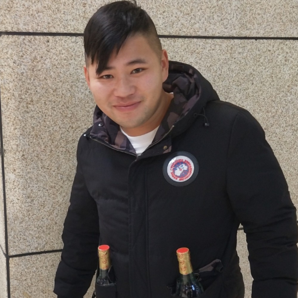 鲤鱼迎仙人掌的照片