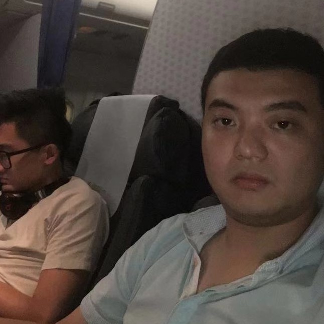 微笑等待板凳的照片