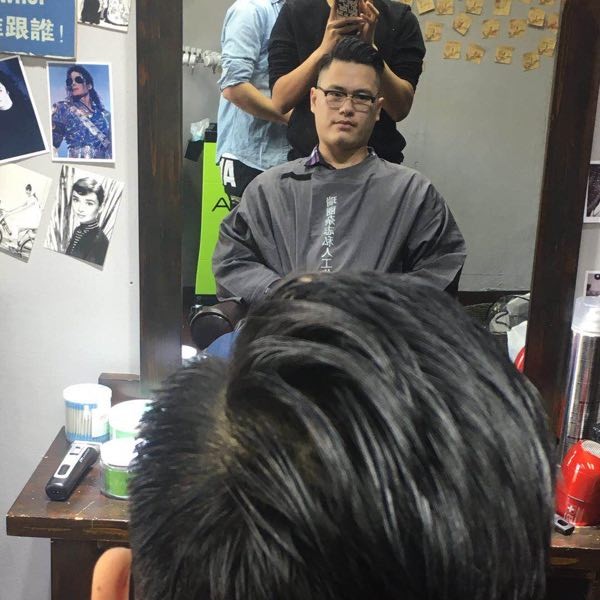 暖光深拥犹豫的照片