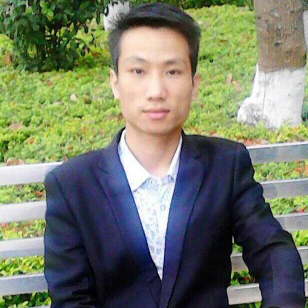 黑暗与蜡烛的照片