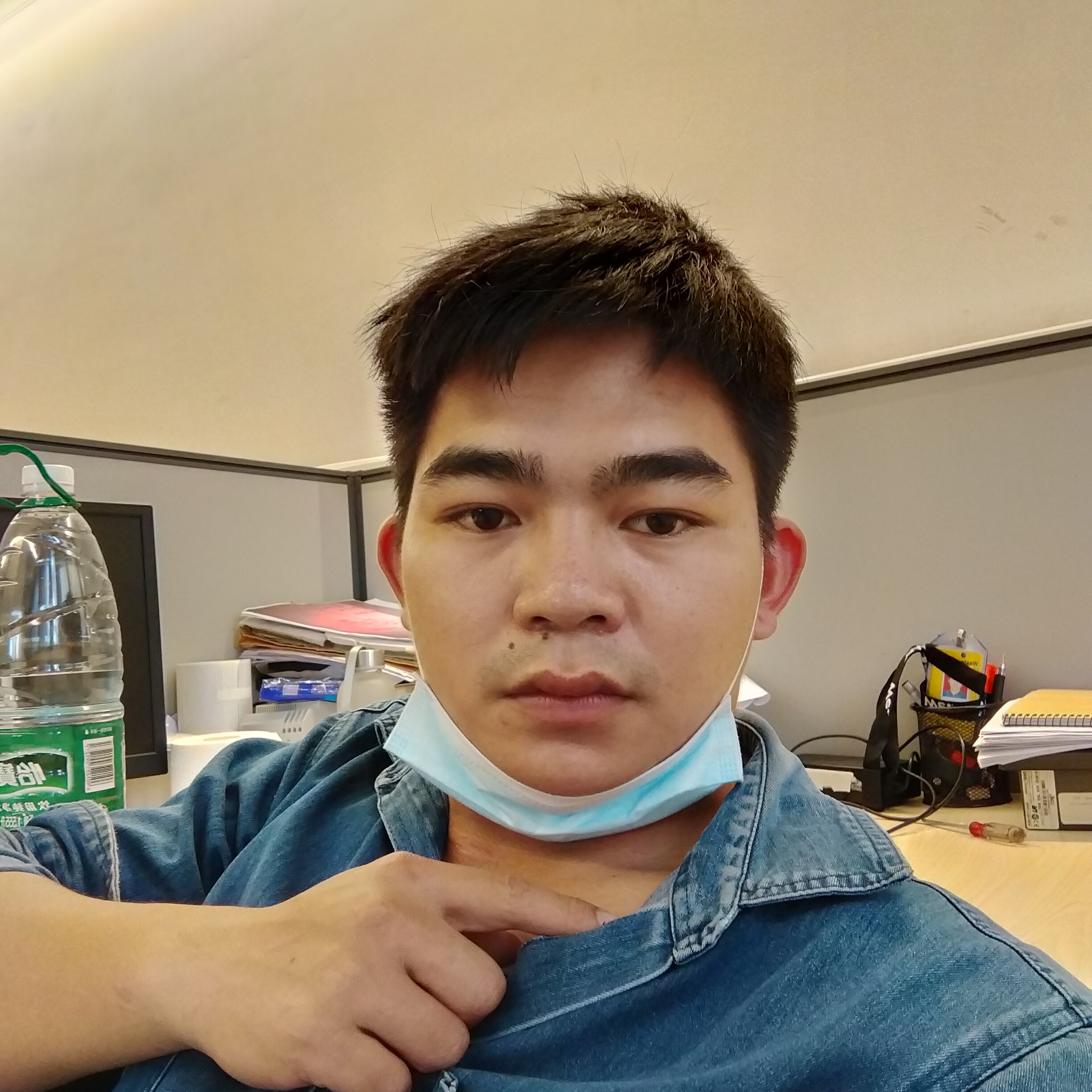 拉长等于灯泡的照片
