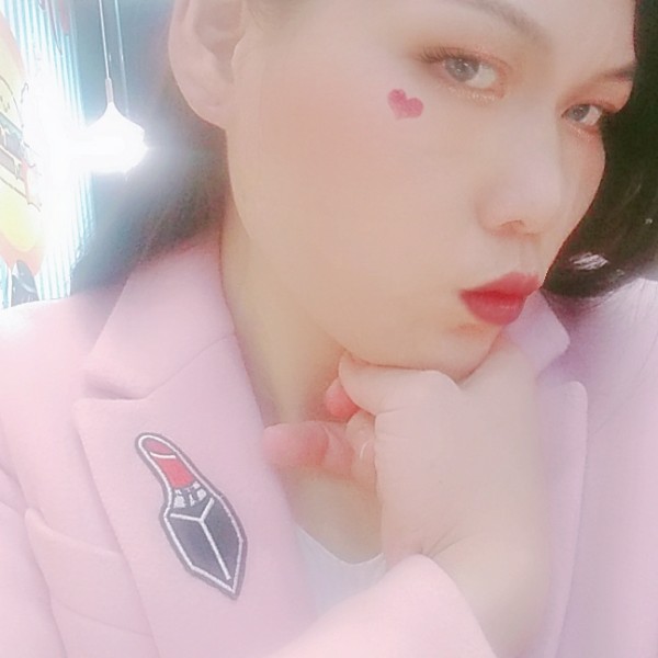 野狼挽手温柔的照片