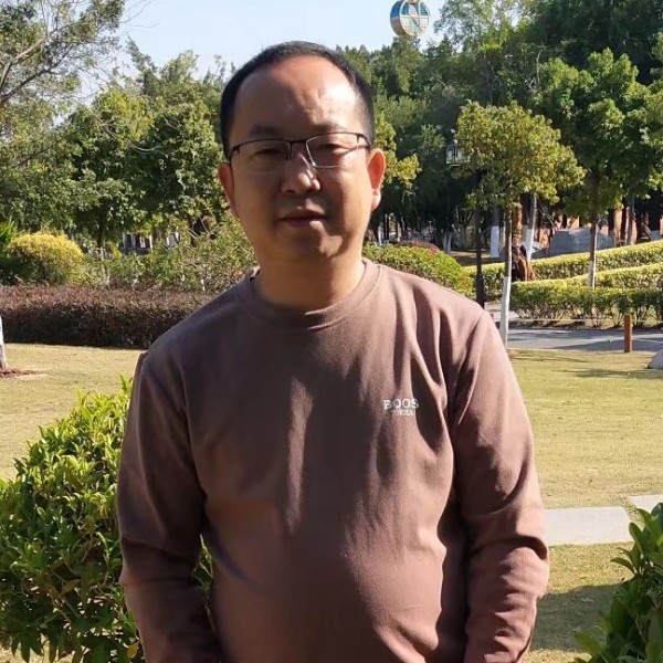 黑猫陶醉的照片