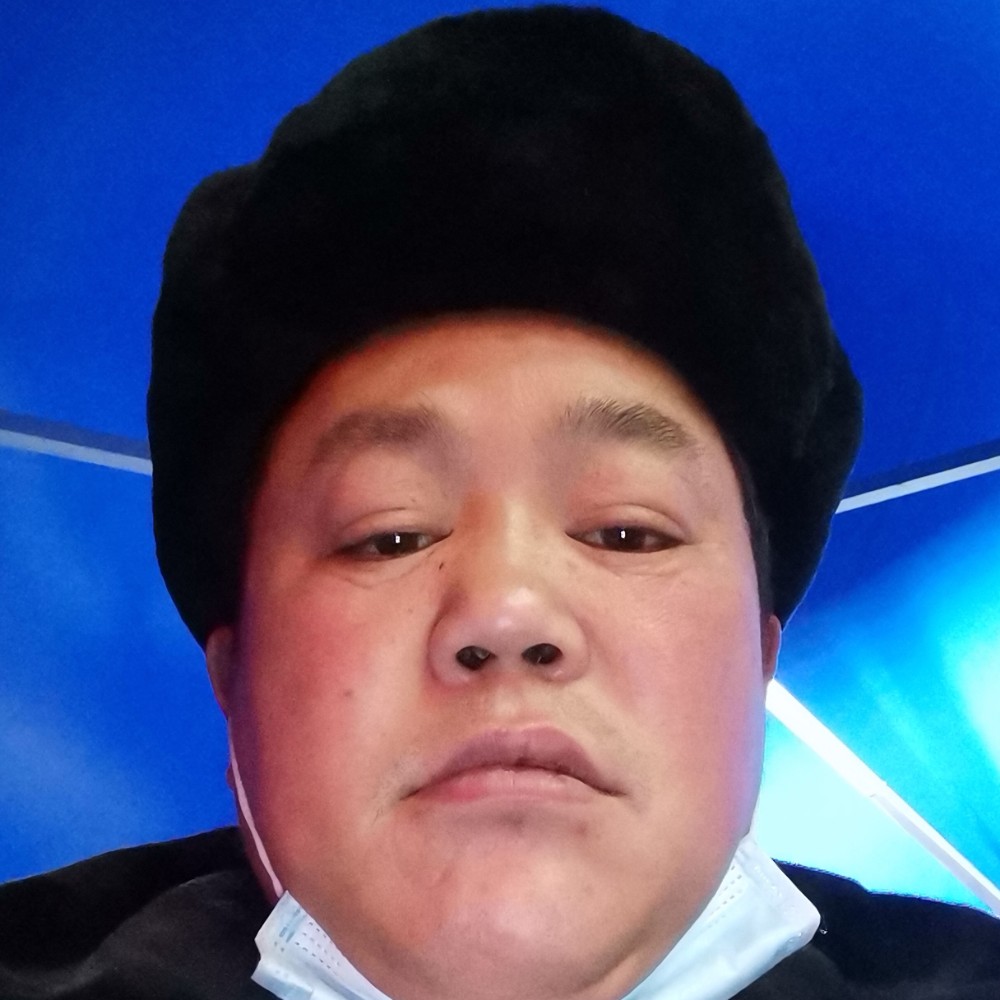 自信蹁跹板凳的照片