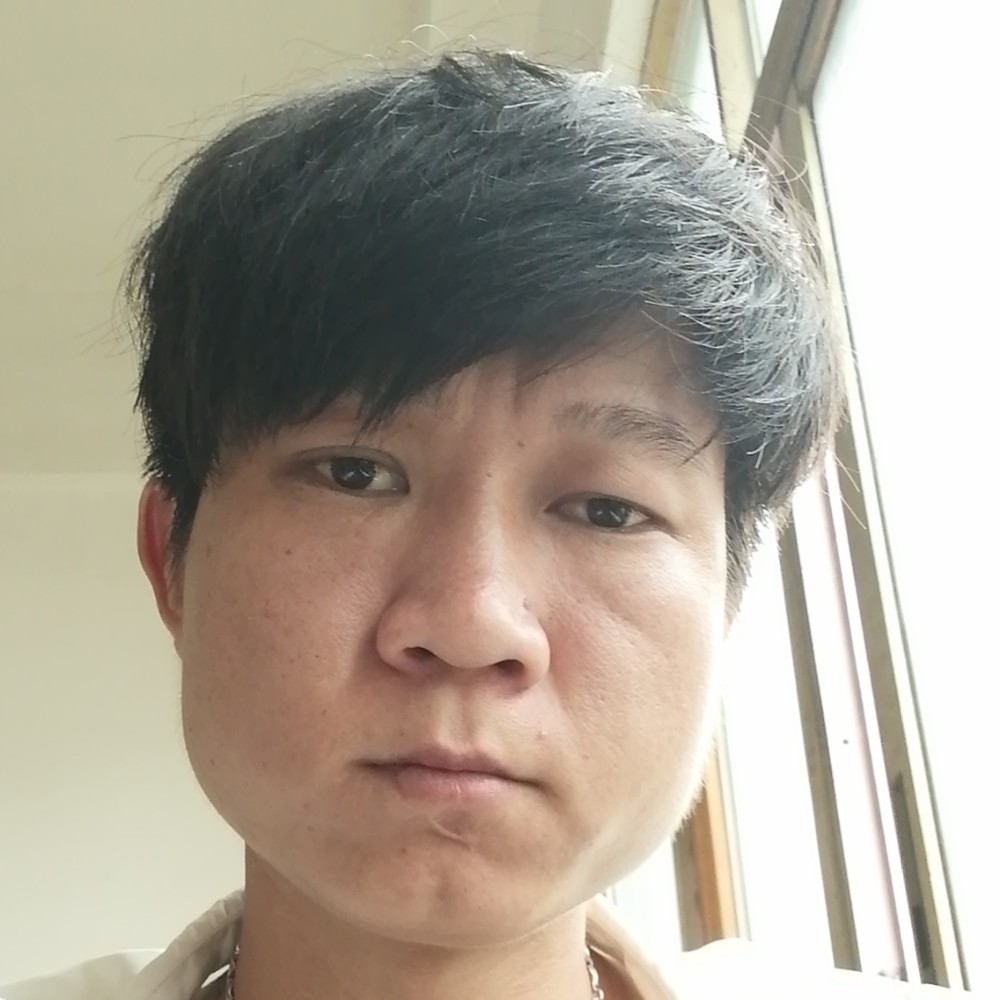 月亮倾心爱笑的照片