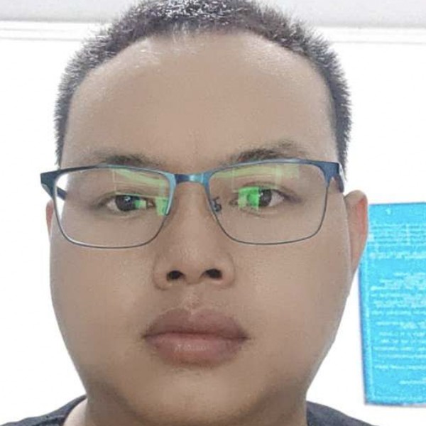 光亮踢豆芽的照片