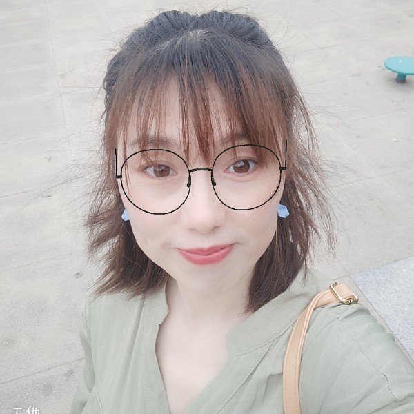 英勇回首蜜蜂的照片