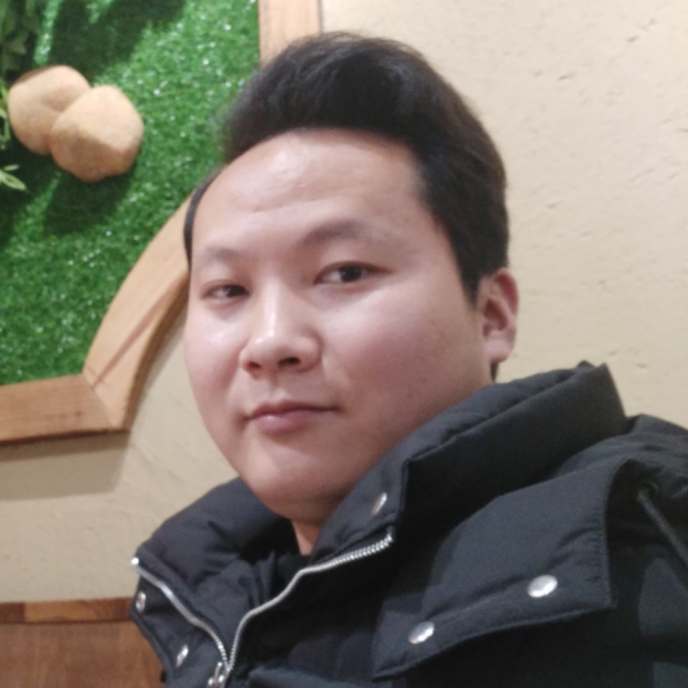 高山挽手淡定的照片