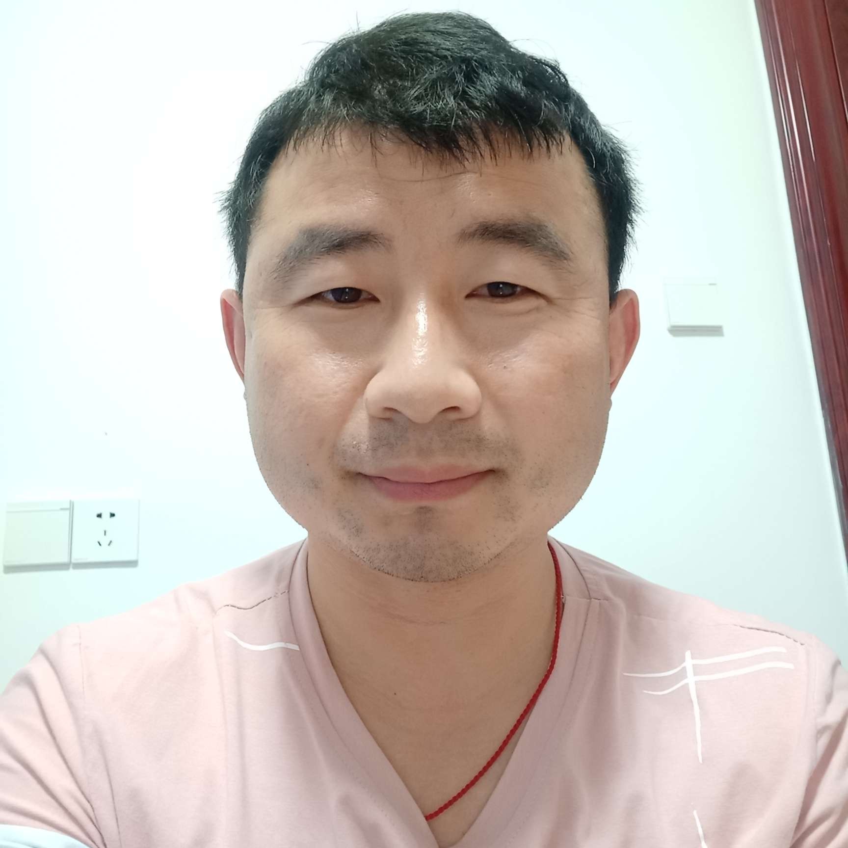洛尘爱明亮的照片