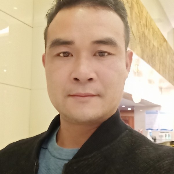 羞涩吃醋哑铃的照片