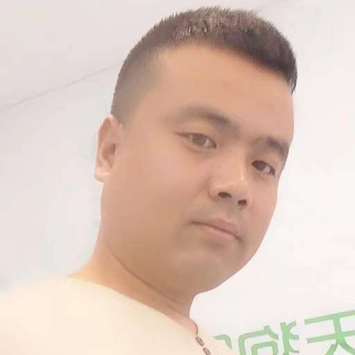 贪玩踢青栀的照片