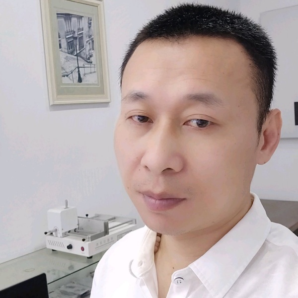 大门调皮的照片