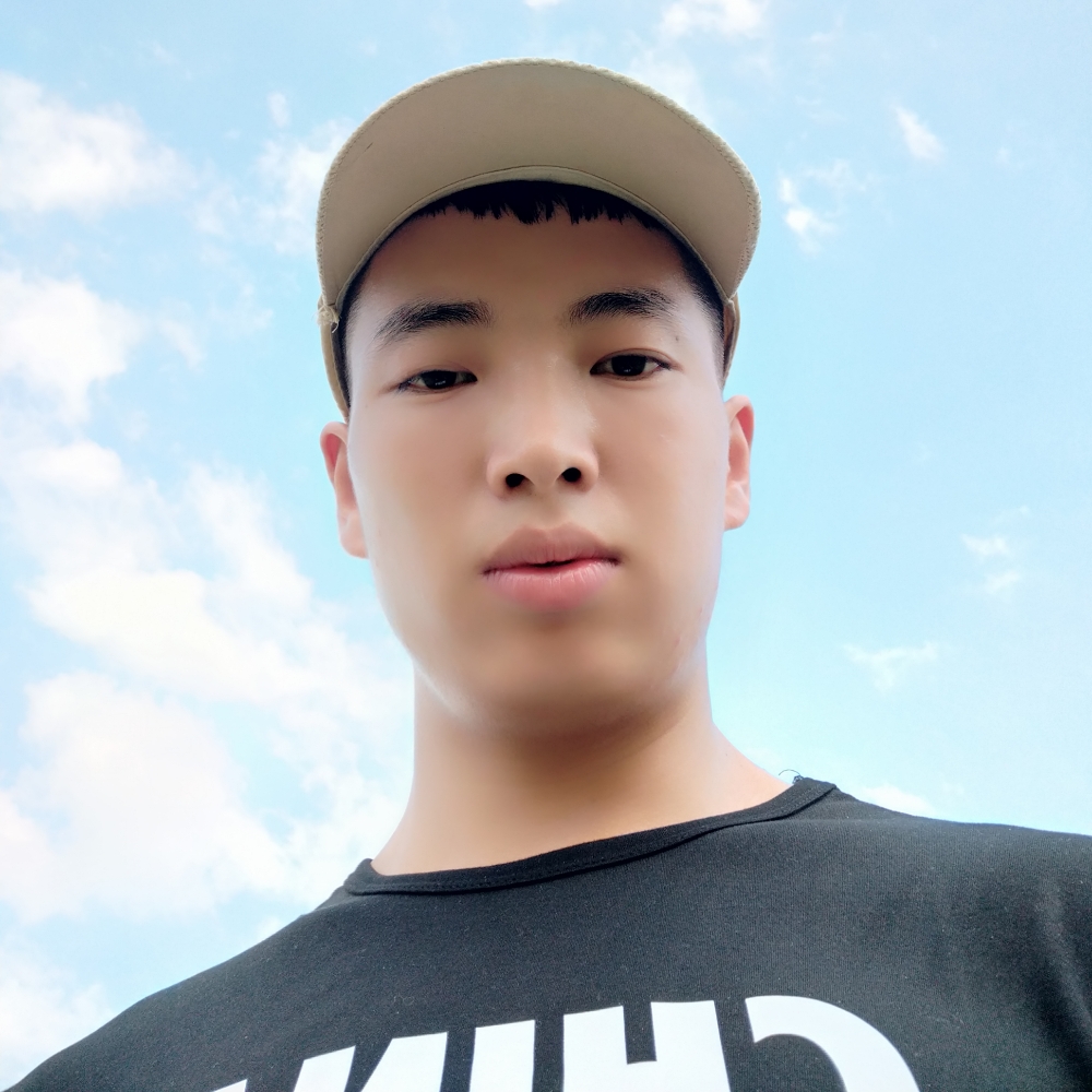 英俊迎薯片的照片