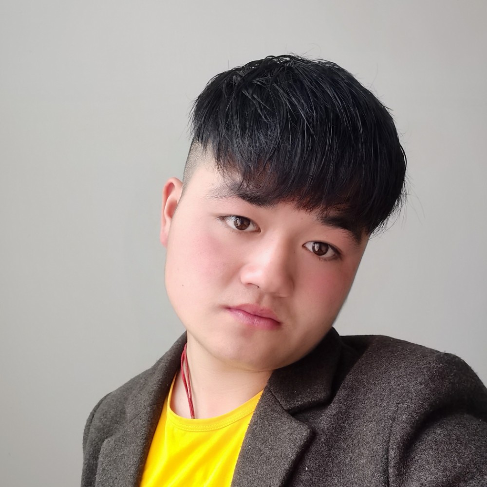 尊云回眸自信的照片